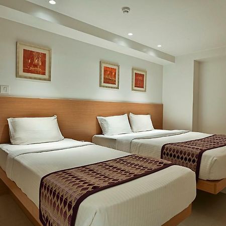 Hotel Leafio-Near Airport Mumbai Exteriör bild