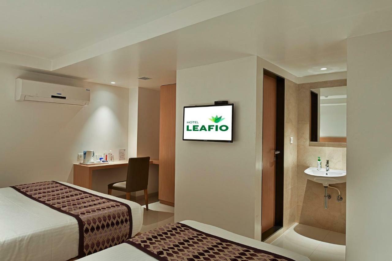 Hotel Leafio-Near Airport Mumbai Exteriör bild